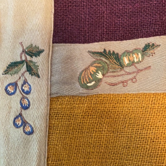 Table Runner - Picture 5 of 6